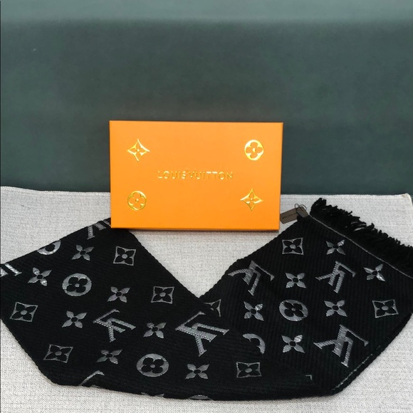 Louis vuitton black scarf